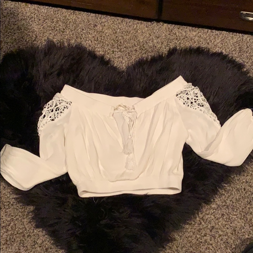 Off the shoulder long sleeve crop shirt